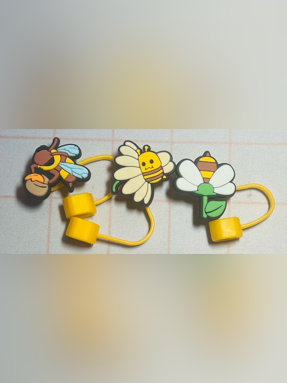NWOT Cute Yellow Bee & Daisy  Straw Toppers / Straw Cover Caps Set! 🌼  🐝 🌼 🐝